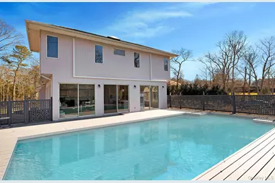 35 Bay Avenue W, Hampton Bays, NY 11946 - Photo 21