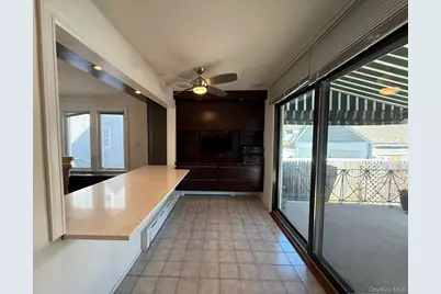 33 Carstairs Road, Valley Stream, NY 11581 - Photo 5