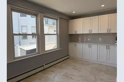 24 Doxsey Place #2, Lynbrook, NY 11563 - Photo 5