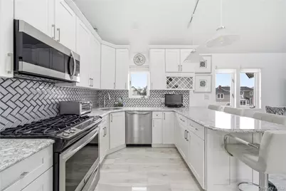 233 Arthur Street, Freeport, NY 11520 - Photo 5