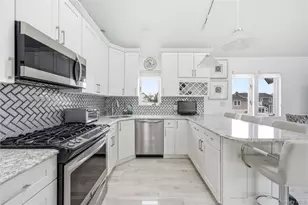 233 Arthur St, Freeport, NY 11520 - Photo 5