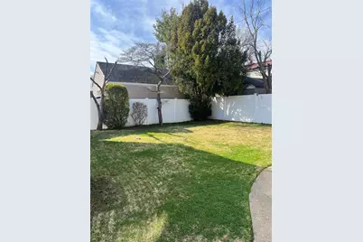 1016 Oaks Drive, Franklin Square, NY 11010 - Photo 17