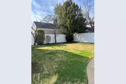 1016 Oaks Drive, Franklin Square, NY 11010 - Photo 17