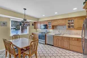 10 Dale Ct, Massapequa, NY 11758 - Photo 19