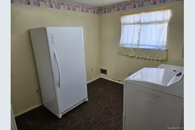 106 Fountain Avenue, Selden, NY 11784 - Photo 21