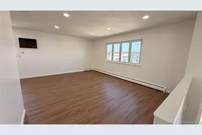 540 Oak Street, Copiague, NY 11726 - Photo 3