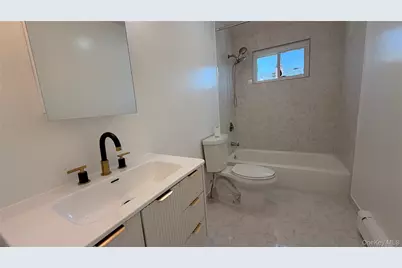 540 Oak Street, Copiague, NY 11726 - Photo 11