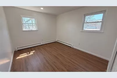 540 Oak Street, Copiague, NY 11726 - Photo 15