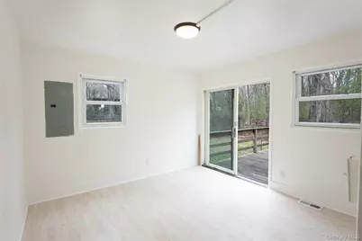 2 Oakland Drive N, Riverhead, NY 11901 - Photo 7