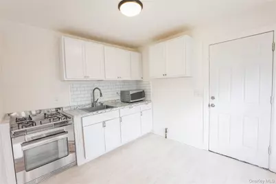 2 Oakland Drive N, Riverhead, NY 11901 - Photo 5