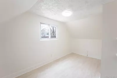 2 Oakland Drive N, Riverhead, NY 11901 - Photo 11
