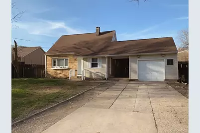 2 Oakland Drive N, Riverhead, NY 11901 - Photo 1