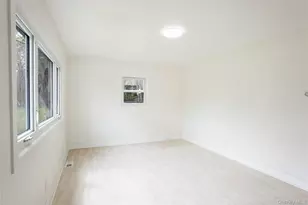 2 Oakland Dr N, Riverhead, NY 11901 - Photo 3