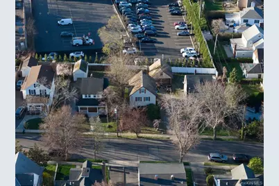 24 Dennis Street, Manhasset, NY 11030 - Photo 9