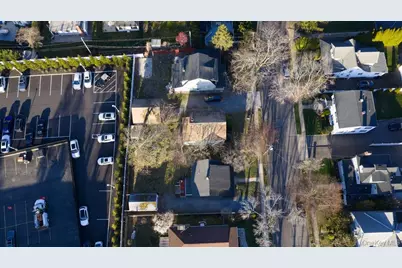 24 Dennis Street, Manhasset, NY 11030 - Photo 5