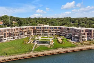 10 Shore Rd, Glenwood Landing, NY 11547 - Photo 17