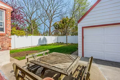 76 Davison Avenue, Lynbrook, NY 11563 - Photo 33