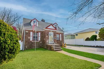 76 Davison Avenue, Lynbrook, NY 11563 - Photo 3