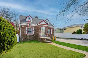 76 Davison Ave, Lynbrook, NY 11563 - Photo 3