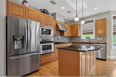 62 Pembroke Drive, Glen Cove, NY 11542 - Photo 15