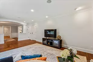 12 Whitehall Rd, Rockville Centre, NY 11570 - Photo 19
