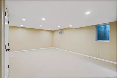 12 Whitehall Road, Rockville Centre, NY 11570 - Photo 35