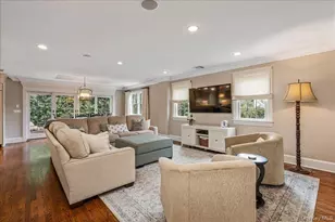 12 Whitehall Rd, Rockville Centre, NY 11570 - Photo 15
