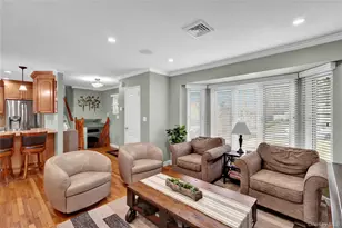 34 Hunter Pl, Smithtown, NY 11787 - Photo 11