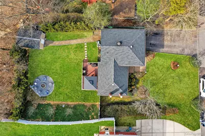 34 Hunter Place, Smithtown, NY 11787 - Photo 31