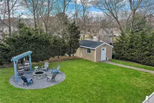 34 Hunter Pl, Smithtown, NY 11787 - Photo 35