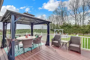 34 Hunter Pl, Smithtown, NY 11787 - Photo 7