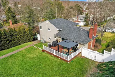 34 Hunter Place, Smithtown, NY 11787 - Photo 33