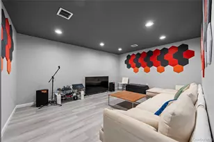 16 MacKay Way, Roslyn, NY 11576 - Photo 33