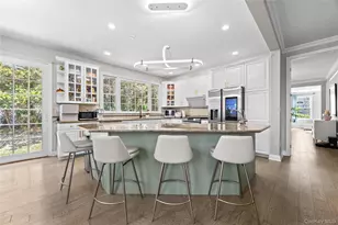 16 MacKay Way, Roslyn, NY 11576 - Photo 5