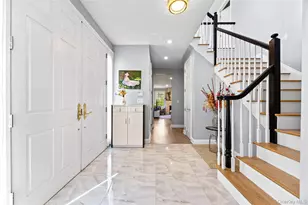 16 MacKay Way, Roslyn, NY 11576 - Photo 3