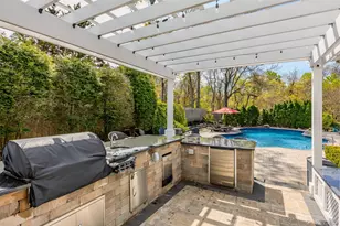10 Clemens Ct, East Setauket, NY 11733 - Photo 35