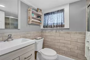 150 W Islip Rd, West Islip, NY 11795 - Photo 23