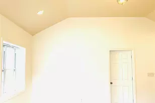 82-81 88th Pl, Glendale, NY 11385 - Photo 3