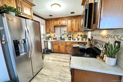 289 Roselle Street, Mineola, NY 11501 - Photo 5