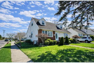 289 Roselle Street, Mineola, NY 11501 - Photo 1