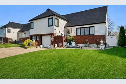 13 Noon Place, Freeport, NY 11520 - Photo 1