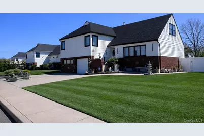 13 Noon Place, Freeport, NY 11520 - Photo 1