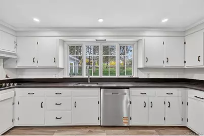 4 Scenic Drive, Poughkeepsie, NY 12603 - Photo 9
