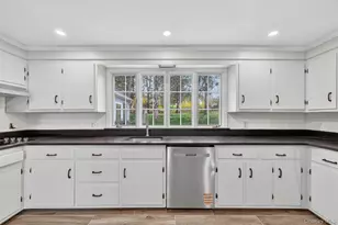 4 Scenic Dr, Poughkeepsie, NY 12603 - Photo 9