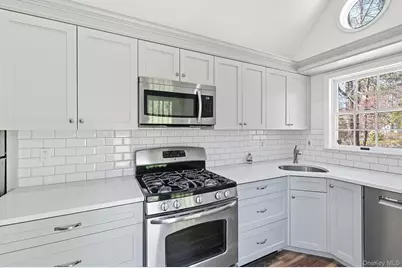 1936 Longvue Street, Yorktown Heights, NY 10598 - Photo 9