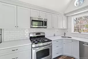 1936 Longvue St, Yorktown Heights, NY 10598 - Photo 9