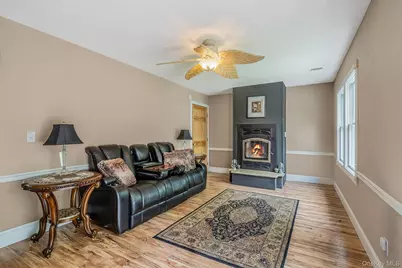 14 Belvoir Court, Ridge, NY 11788 - Photo 5