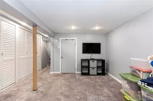 75-20 60th Pl, Glendale, NY 11385 - Photo 17