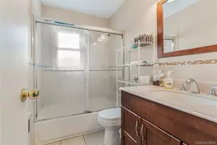 68 Riverdale Rd, Valley Stream, NY 11581 - Photo 5