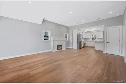 130 Hollywood Drive, Oakdale, NY 11769 - Photo 7